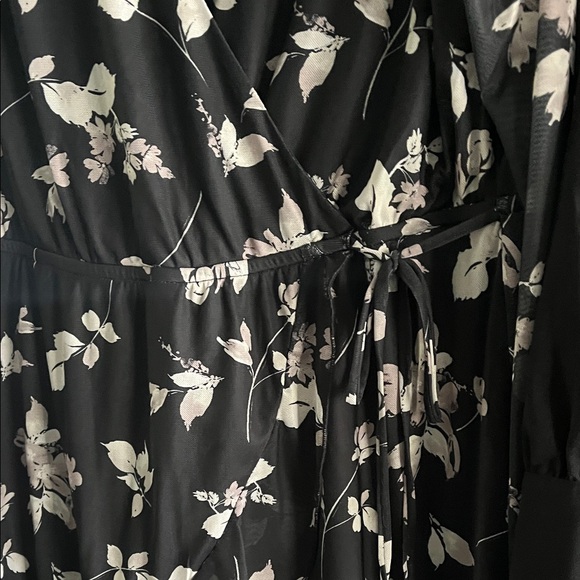 Black Floral Long Sleeve Target dresses. 1X & XL - Picture 6 of 8